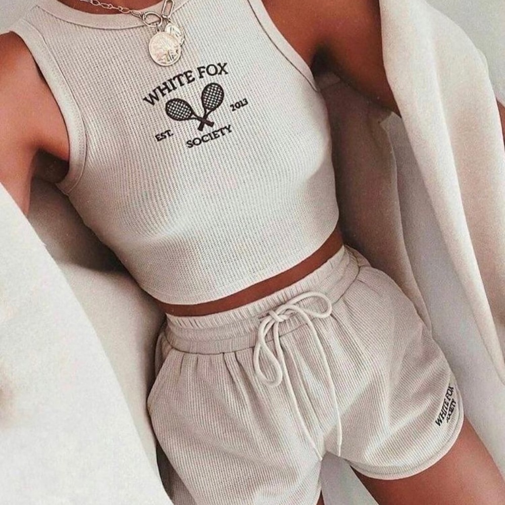 White fox set